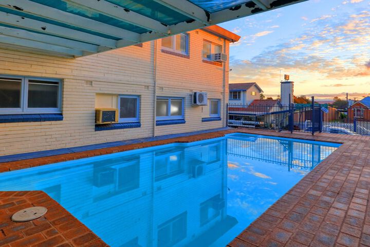 Pool Hotel