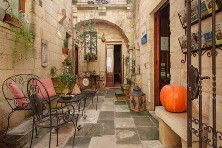 Guest Lobby