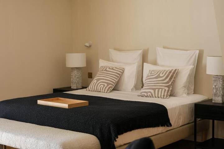 Room 5 of 28