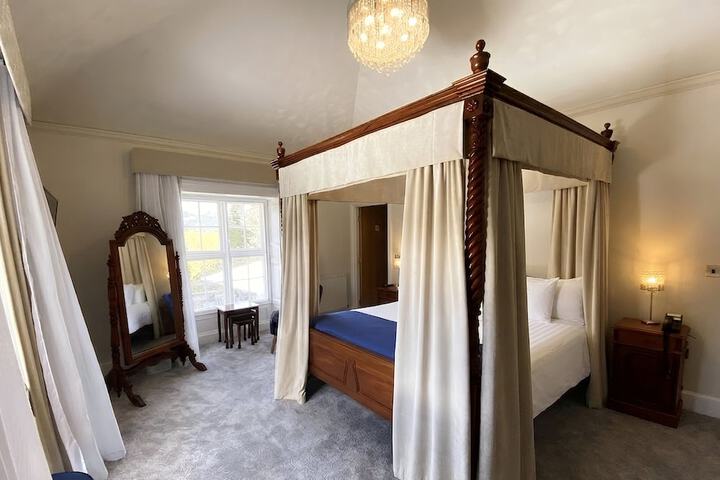 Room 28 of 116