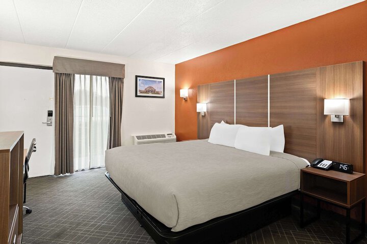 Standard | King Bed (14 of 26)