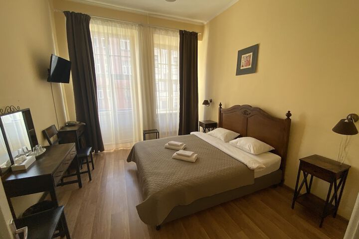 Room 80 of 272