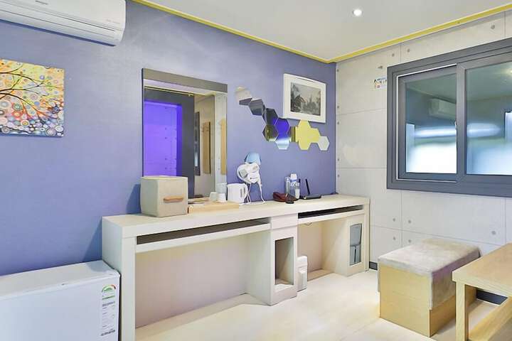 Room 17 of 23