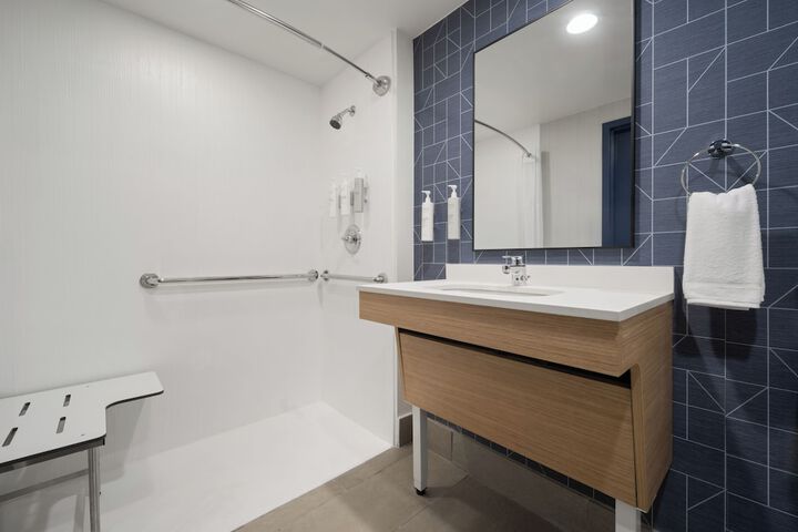 Room 15 of 30
