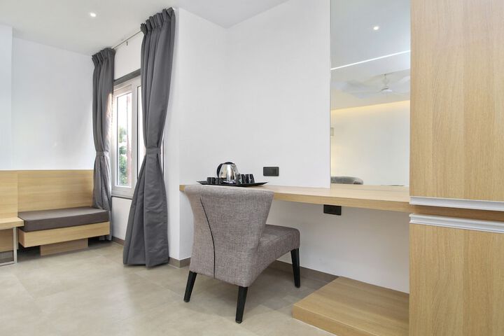 Room 10 of 21