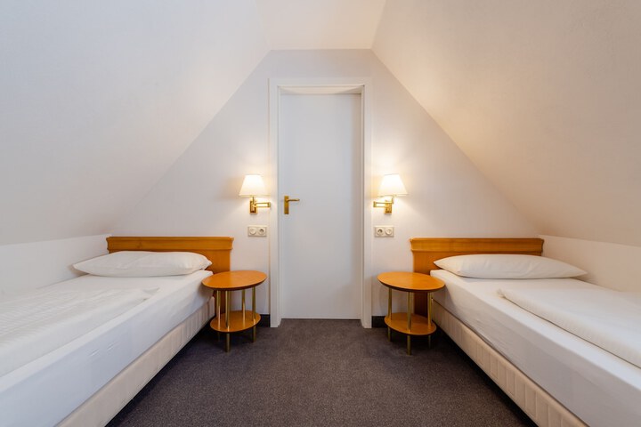 Room 3 of 25