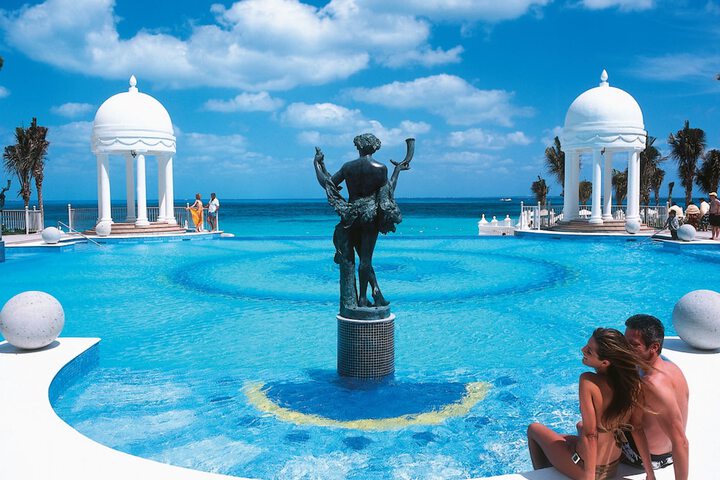 Hotel with Pool