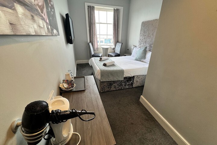 Room 27 of 125