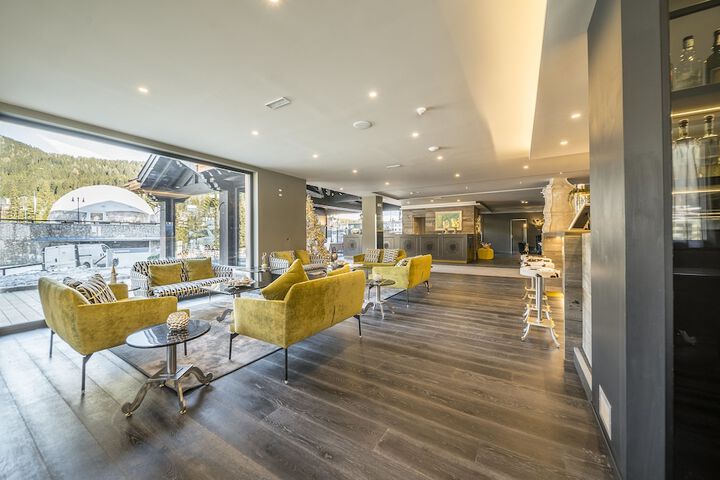 Entrance & Lobby