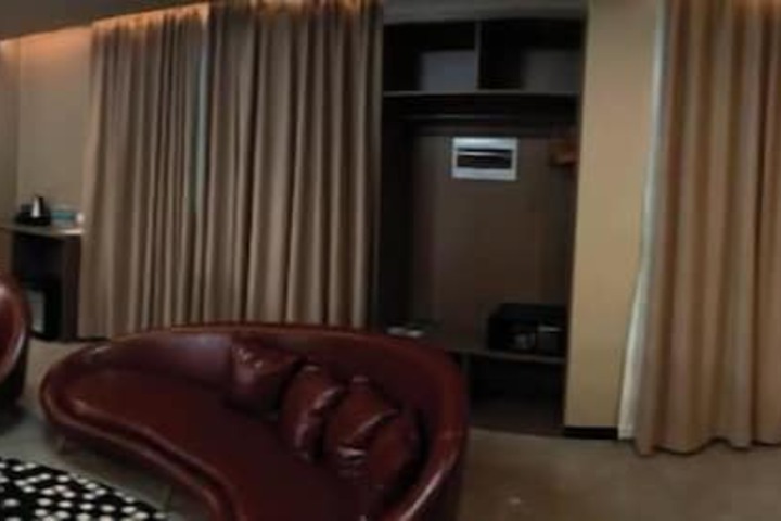 Room 14 of 39