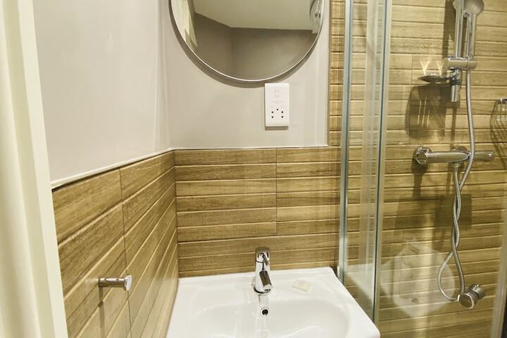 Room 46 of 79