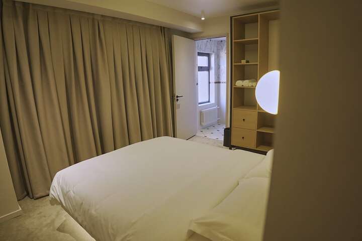 Room 8 of 19