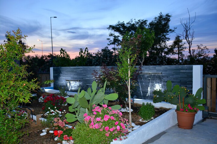 Hotel Exterior 33 of 44