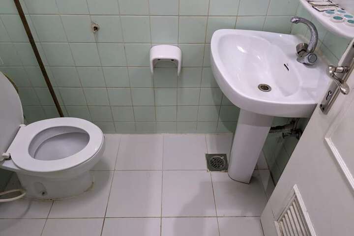 Room 7 of 8