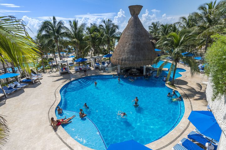 Hotel with Pool