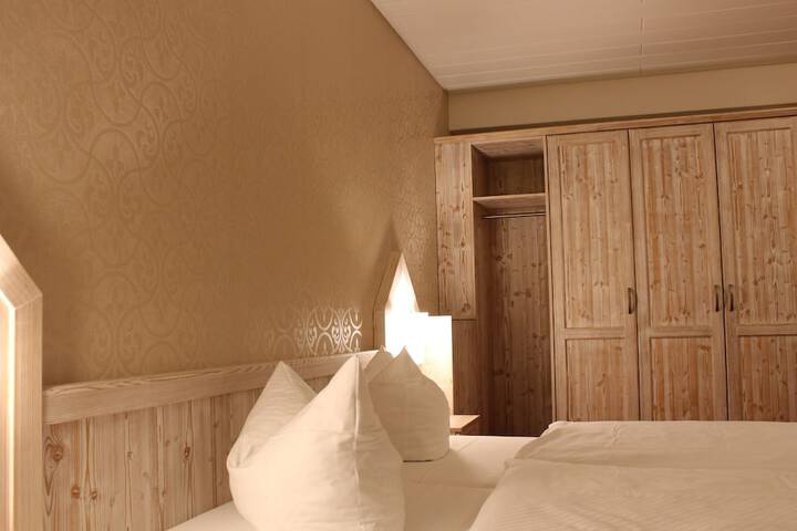 Room 4 of 40