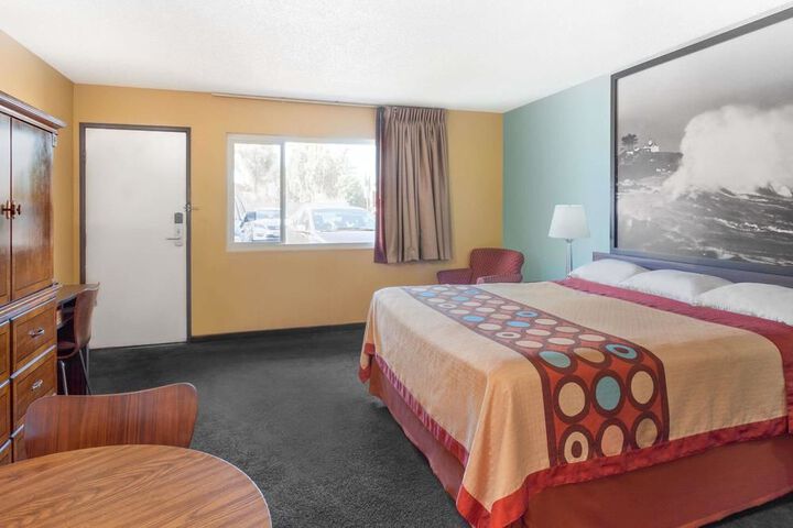 Room 4 of 38