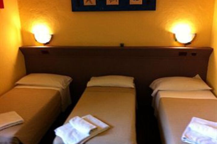 Room 6 of 25
