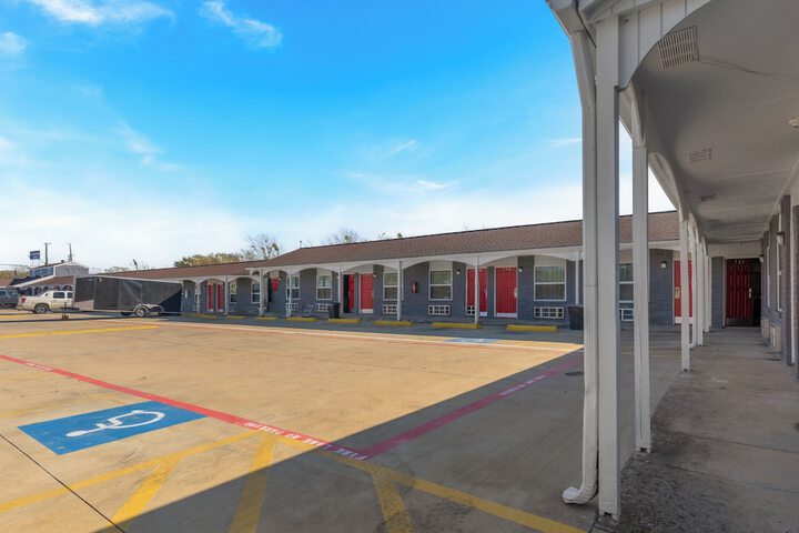 Property Grounds 28 of 34