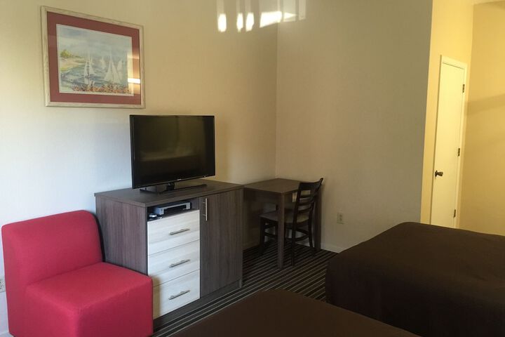 Basic Double Bed (6 of 15)
