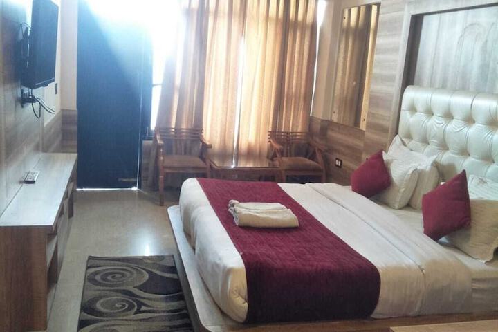 Room 7 of 27