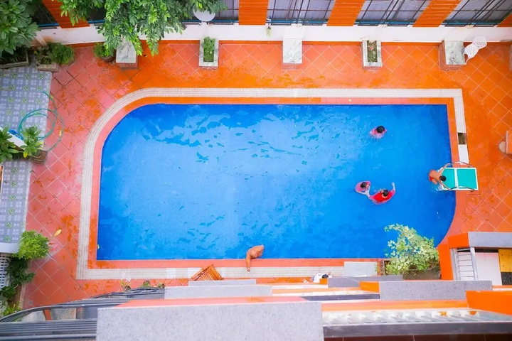 Pool 20 of 35