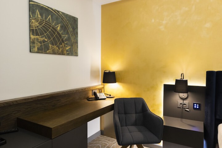 Room 25 of 57