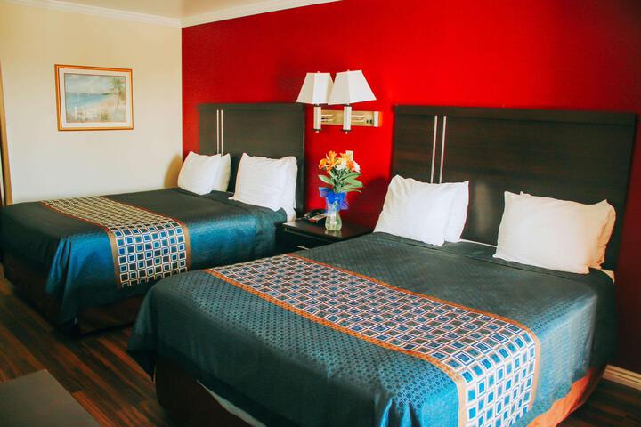 Standard 2 Queen Beds City View (2 of 9)