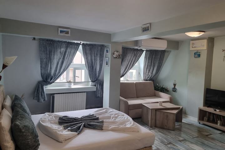 Room 44 of 93