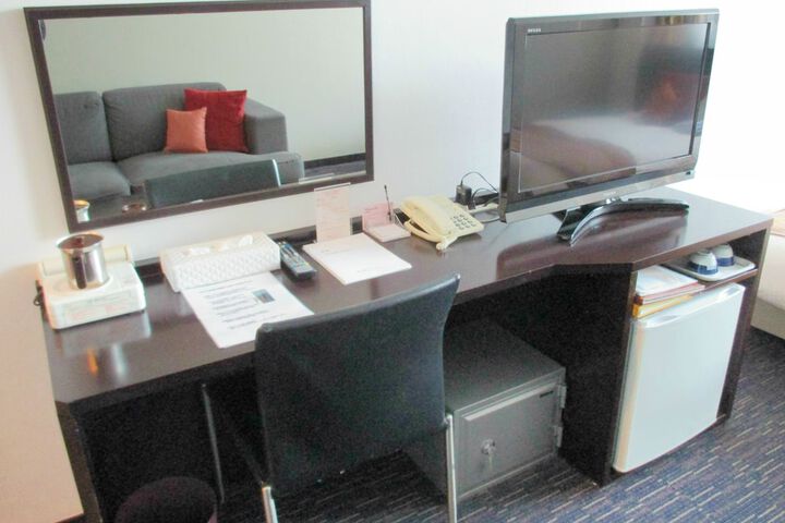 Room 9 of 34