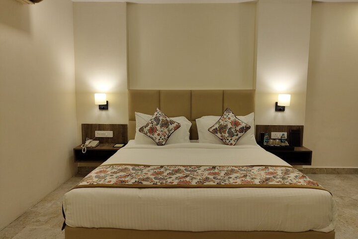 Room 4 of 33