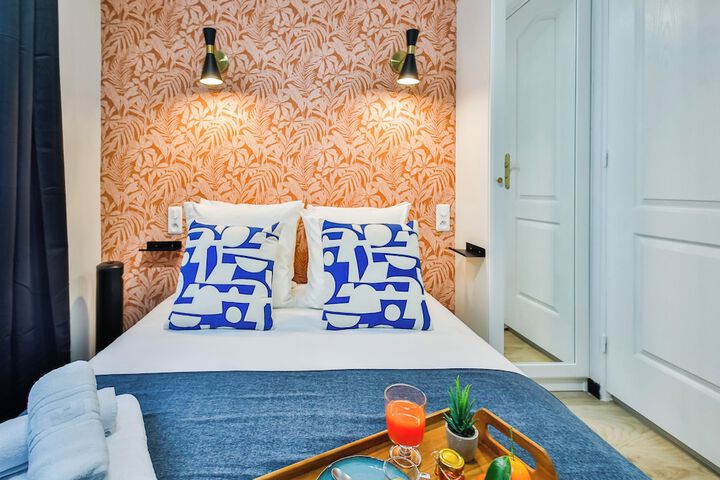Room 4 of 216
