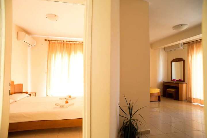 Room 19 of 39