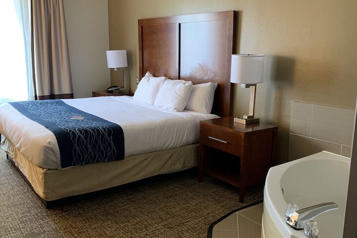 1 King Bed (25 of 33)