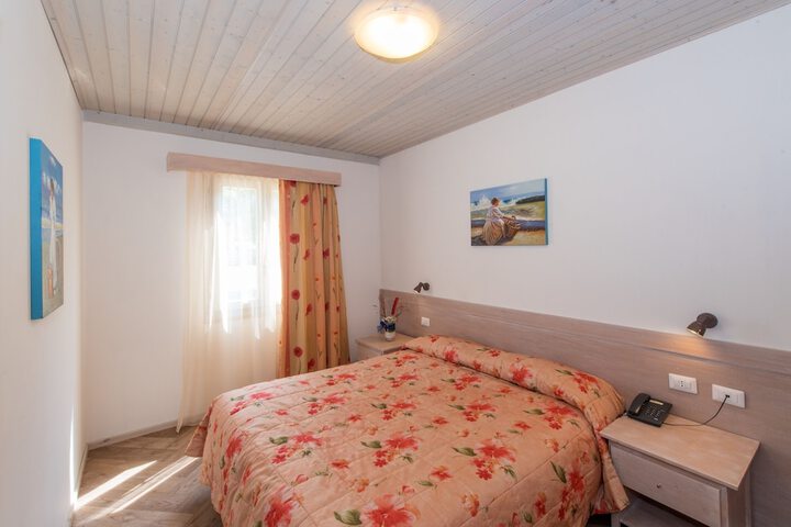 Room 3 of 25