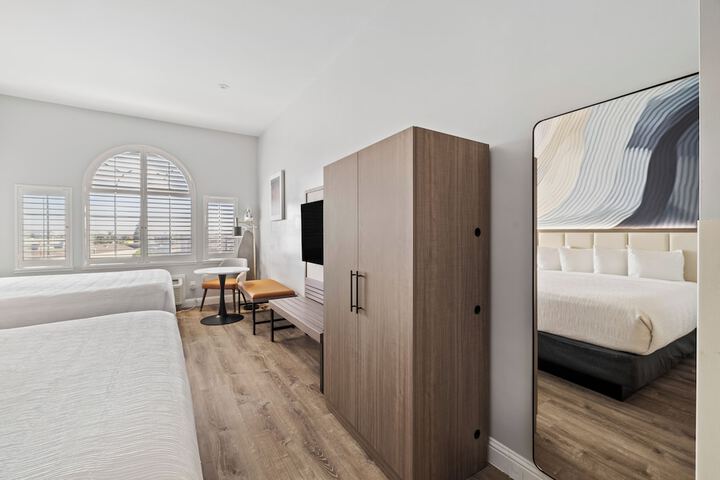 Room 13 of 61