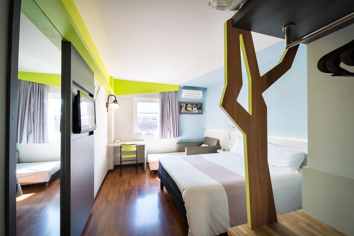 Room 25 of 48