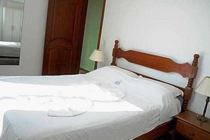 Room 8 of 10