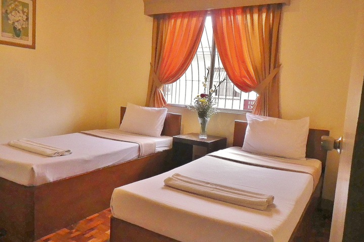 Room 4 of 39