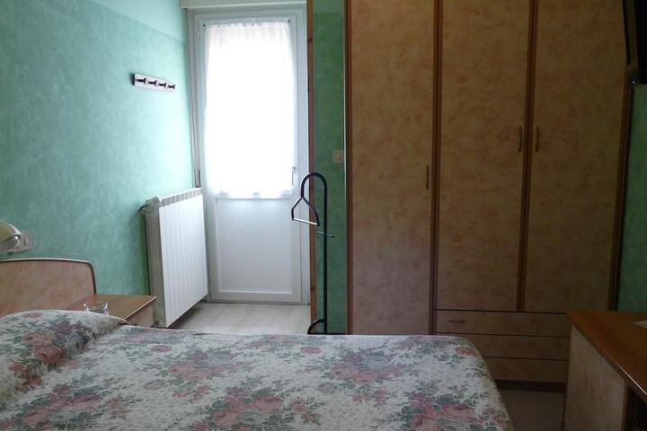 Room 8 of 35