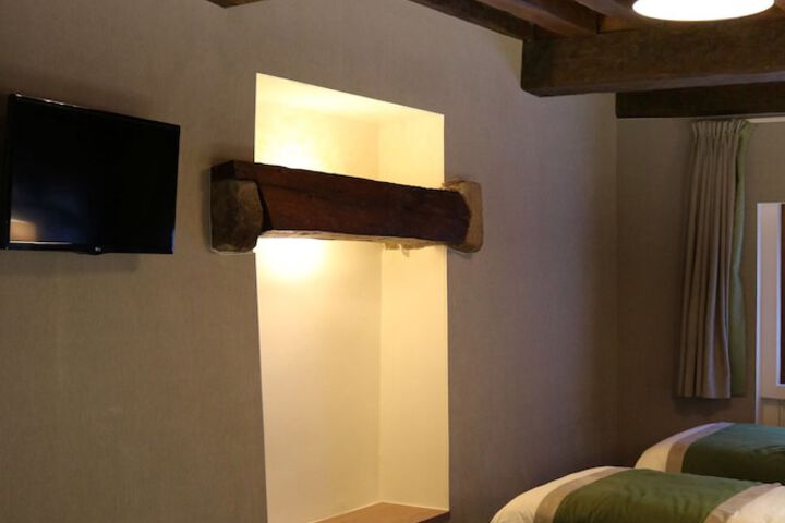 Room 35 of 94