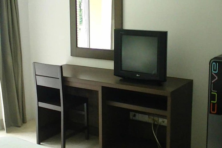 Room 6 of 11