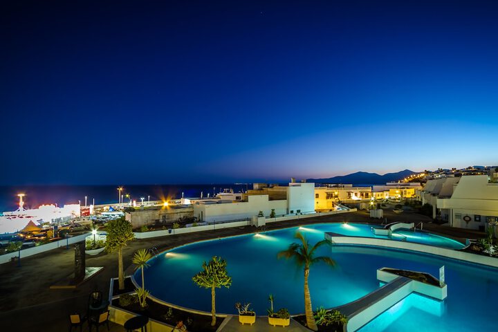 Hotel Pool