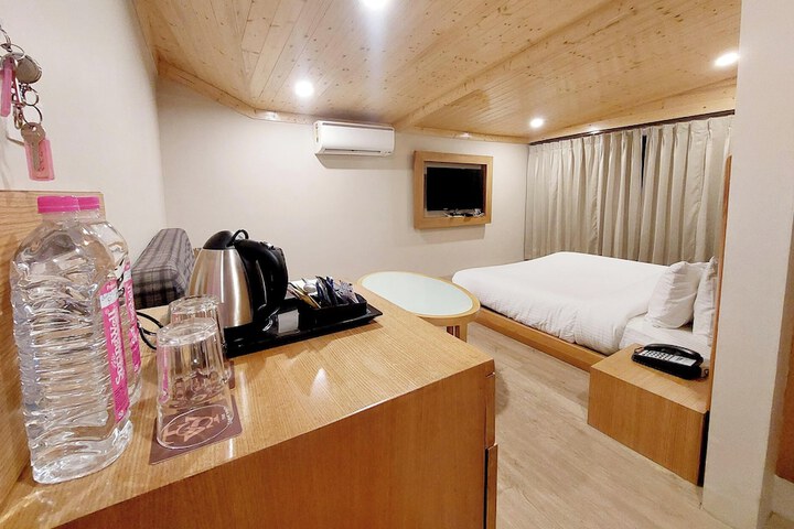 Room 28 of 137