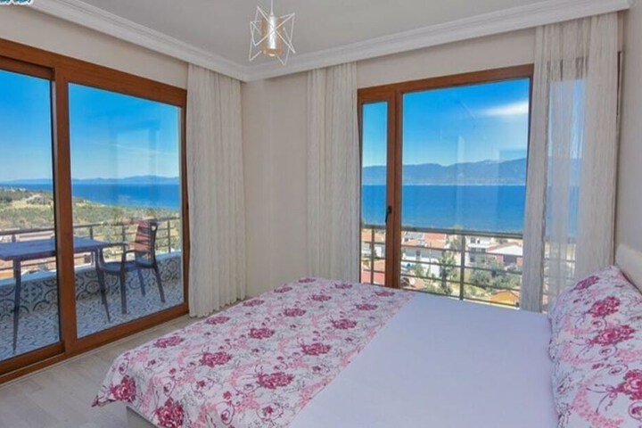 Room 4 of 47