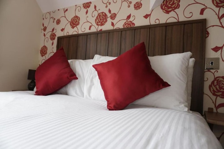 Room 4 of 32