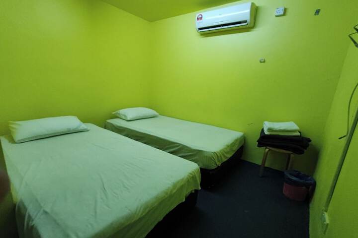 Room 7 of 19