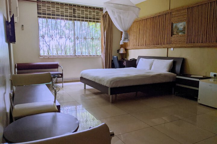 Room 14 of 50