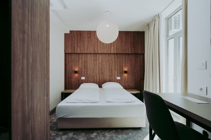 Room 13 of 129