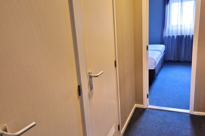 Room 12 of 37